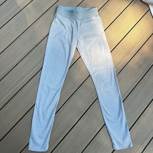 BCBG skinny pants in limestone